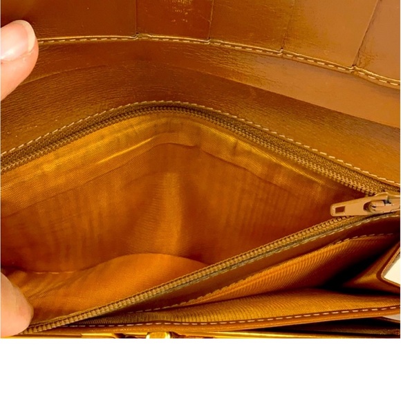 AUTHENTIC GUCCI EC Tan Leather Horseshoe Long Wallet w/kiss-lock coin compartmen - Picture 9 of 13